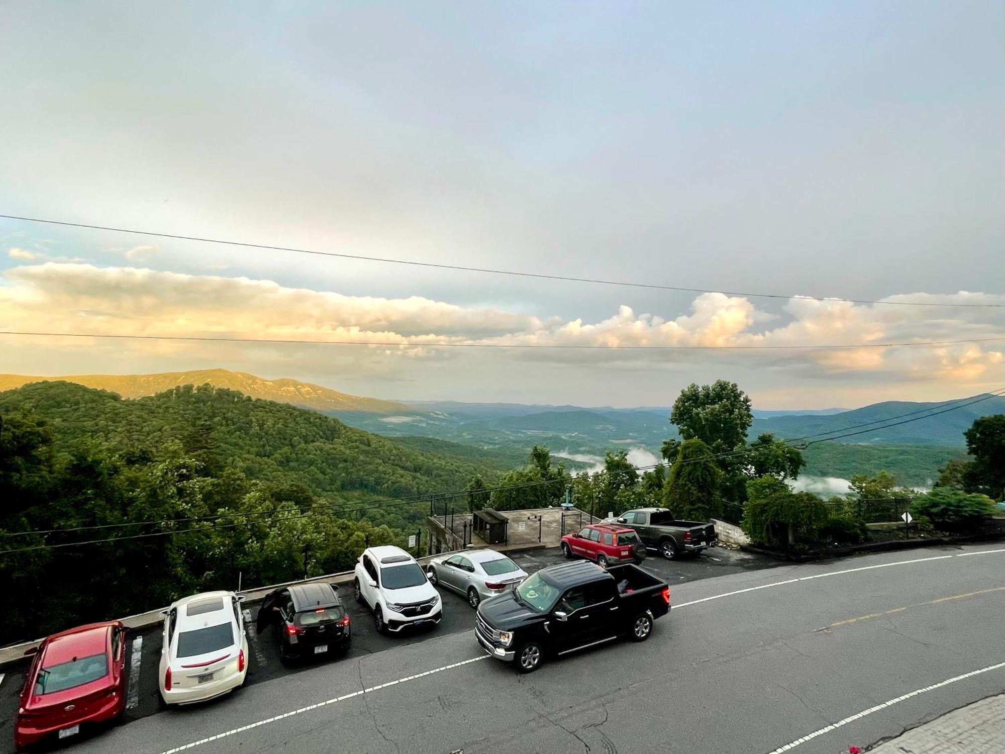 Skyline Village Inn Spruce Pine Exterior photo